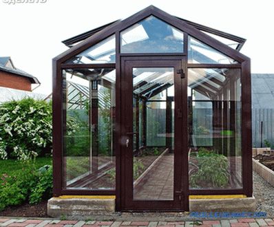 Greenhouse of glass with their own hands: how to do