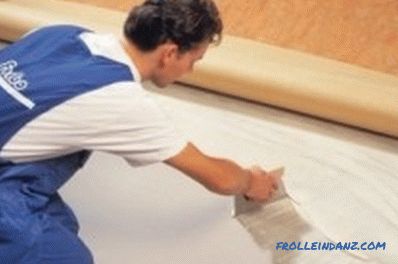 We lay linoleum on a wooden floor: ways, tools and materials