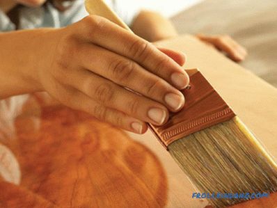 Types of wood varnishes and their distinctive features
