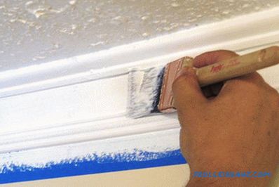 How to paint the ceiling plinth - the technology of painting the plinth