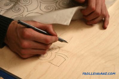 Cutting out a jigsaw out of plywood, how to move the drawing