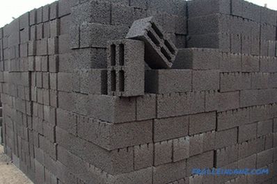 What blocks are better for building a house