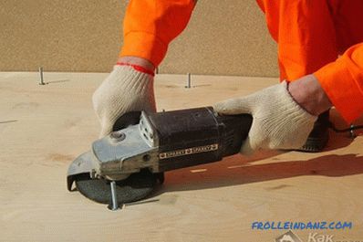 Adjustable floors on logs with their own hands