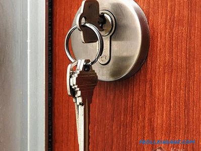 How to replace the larva lock the front door with their own hands
