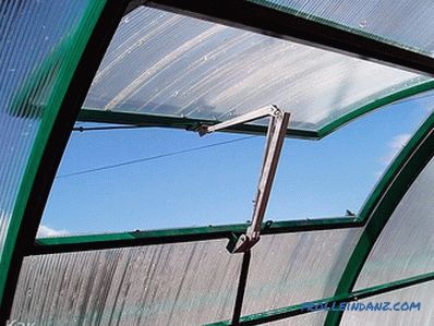 Automatic airing greenhouses with their own hands