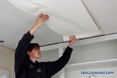 How to glue wallpaper on the ceiling
