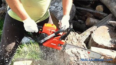 How to adjust the carburetor on a chainsaw