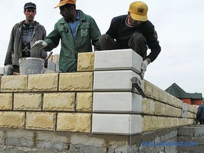 House of claydite blocks with their own hands