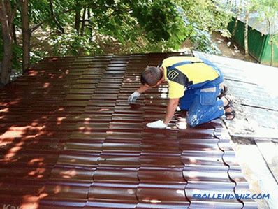 How to roof a metal tile with your own hands