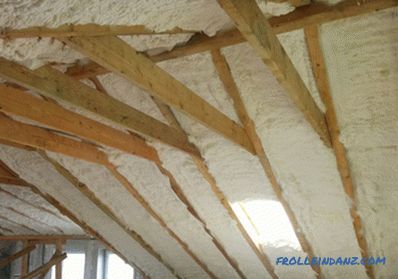 Insulation for pitched or flat roofs