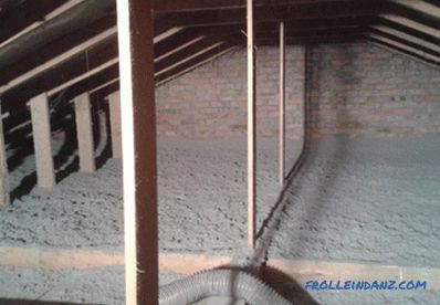 Insulation for pitched or flat roofs