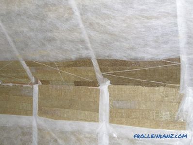 Insulation for pitched or flat roofs