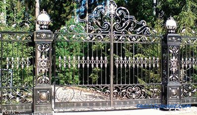 How to make a wrought fence with your own hands