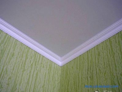 How to cut a ceiling plinth
