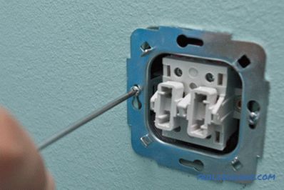 How to connect a light switch with two keys + Photo
