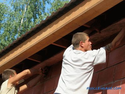 Variants of filing the overhangs of the roof with a soffit, sheeting or plastic + Video