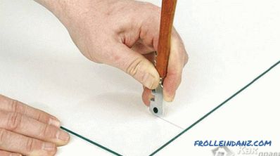 How to cut glass with a glass cutter