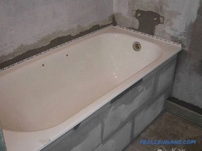 How to fix the bath to the wall