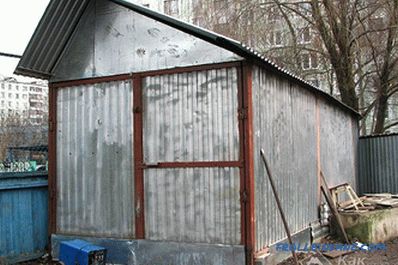 Garage of corrugated DIY
