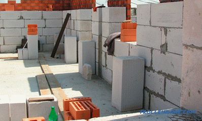 What blocks are better for building a house