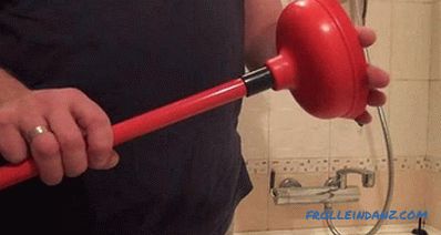 How to clean the clog in the bathroom with their own hands