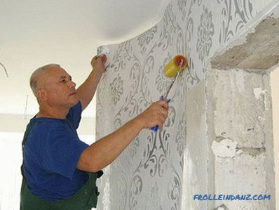 How to glue vinyl wallpaper on the walls and ceiling (+ photos)