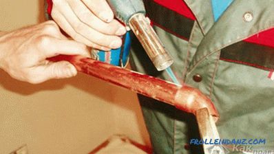 Soldering copper pipes with their own hands