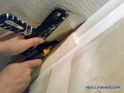 How to glue wallpaper on the ceiling