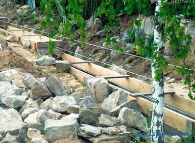 Fence made of stone with his own hands