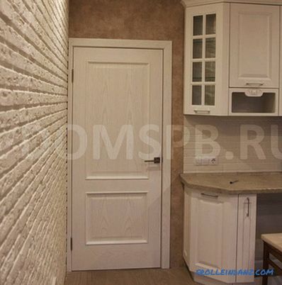 What is veneered door and which is better