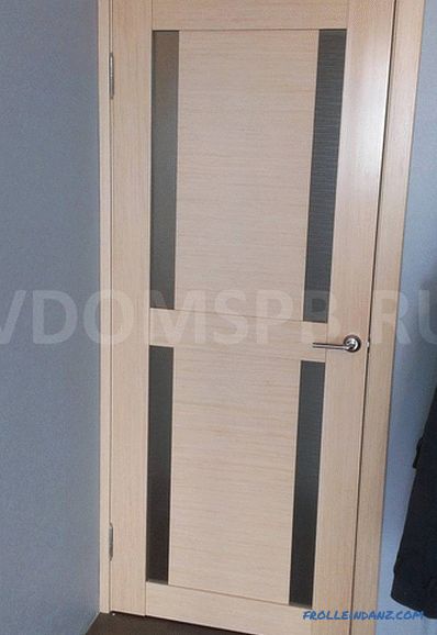 What is veneered door and which is better