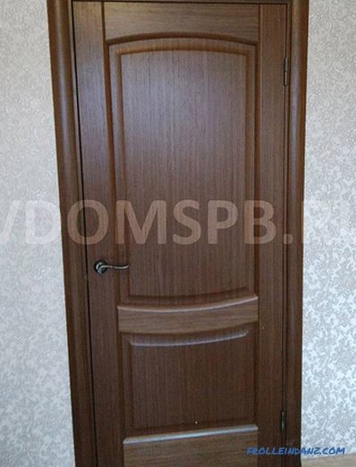 What is veneered door and which is better