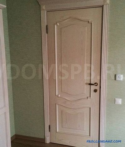 What is veneered door and which is better