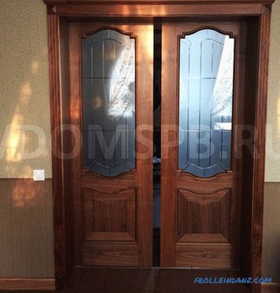 What is veneered door and which is better