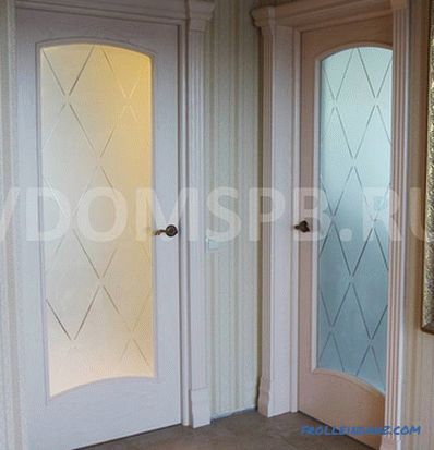 What is veneered door and which is better