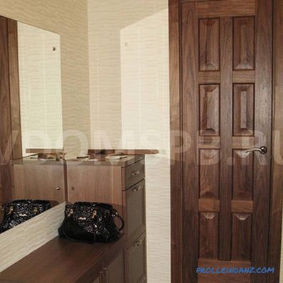 What is veneered door and which is better