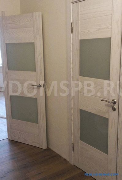 What is veneered door and which is better